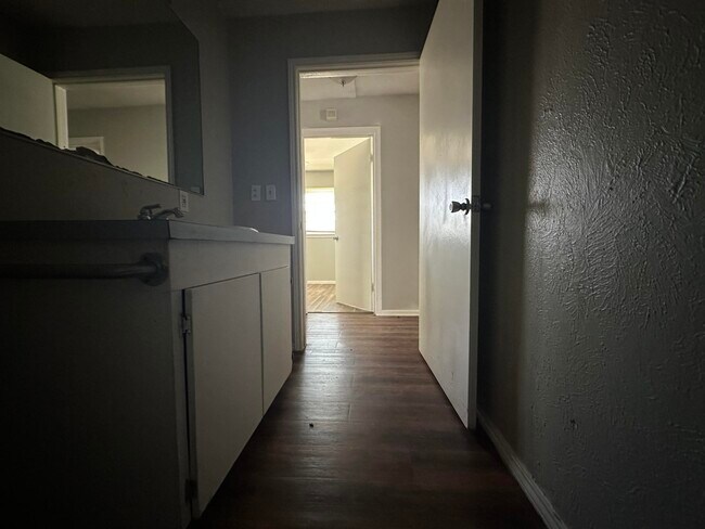 Building Photo - 2612 E Auburn St