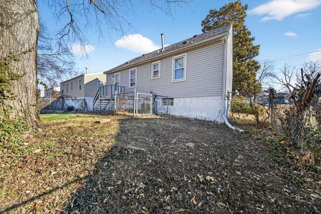 Building Photo - 6029 Evergreen Blvd