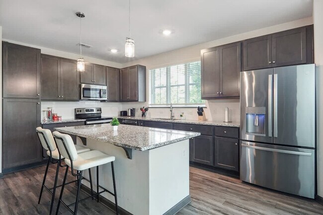 Building Photo - 1550 Dunn Rd