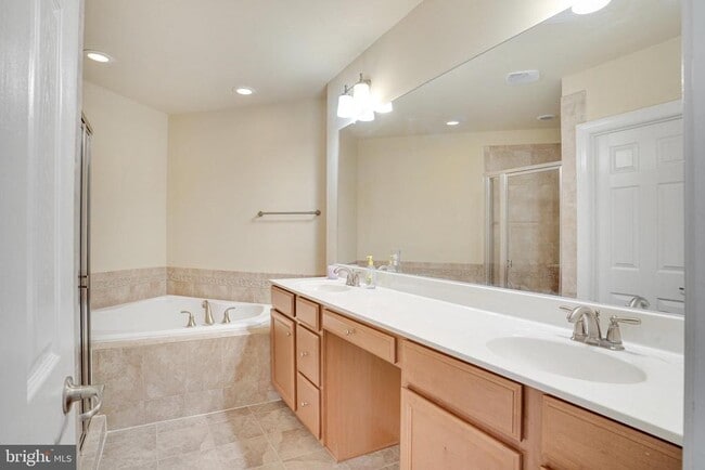Building Photo - 24949 Bannockburn Terrace