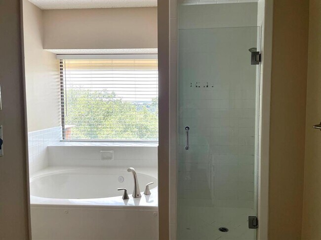 Building Photo - 9005 Scottish Pastures Dr