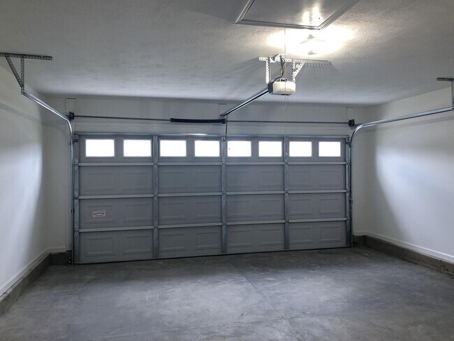 Building Photo - 895 Goodale Dr