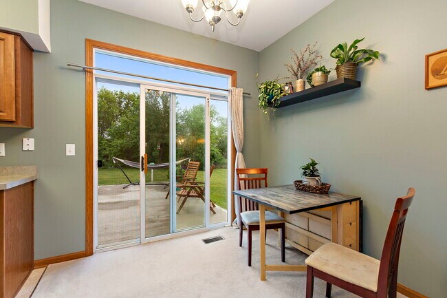 Building Photo - 1661 Cameron Dr