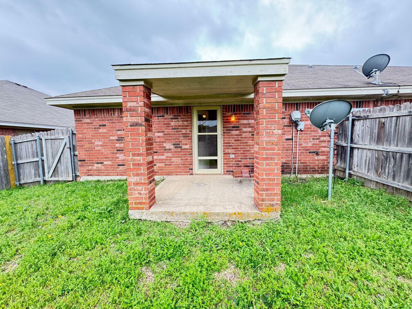 Building Photo - 5005 John David Dr