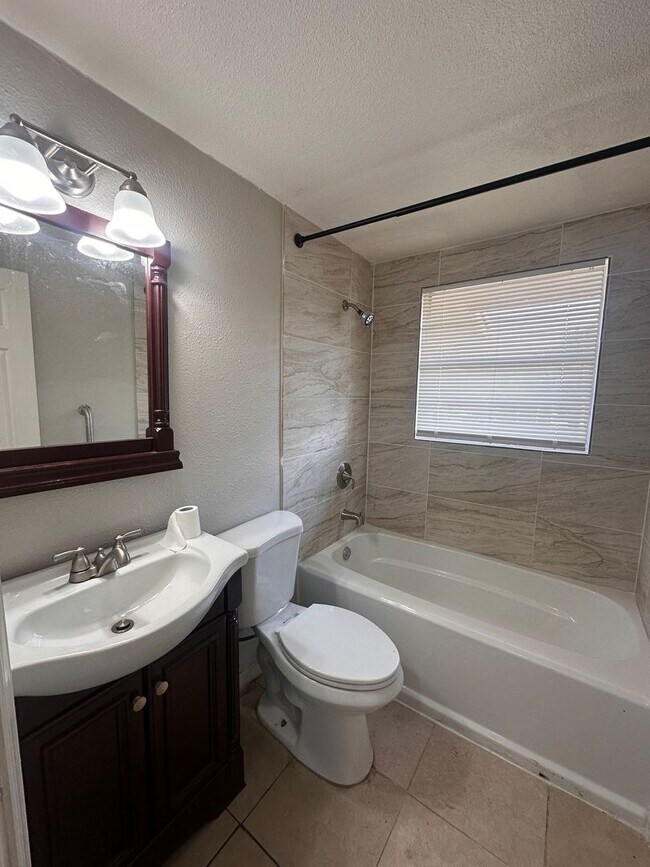 Building Photo - $500 off move in special 2 bedroom 1 bath ...