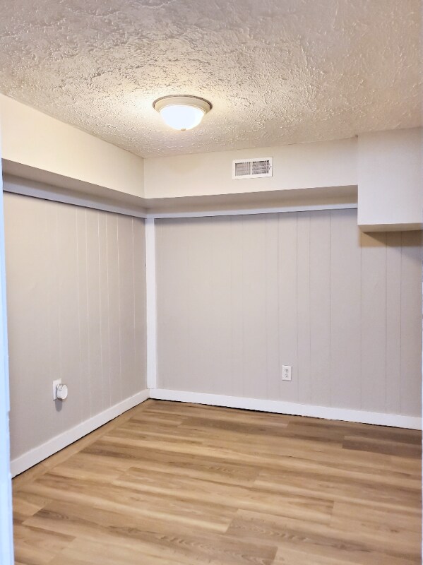 Building Photo - 90 E 8th Ave