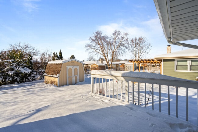 Building Photo - 120 S Staffire Dr