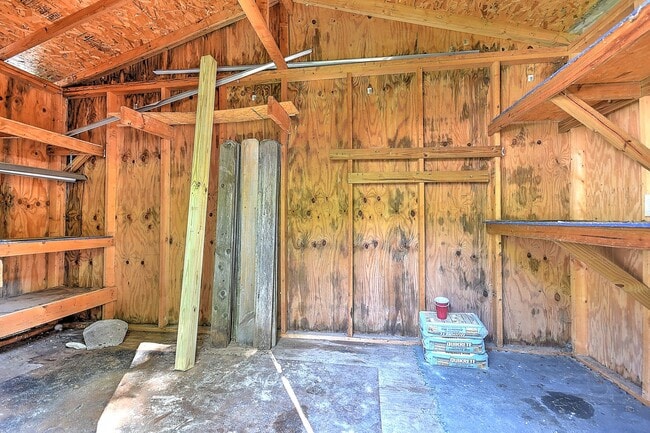 Building Photo - 105 St James Pl