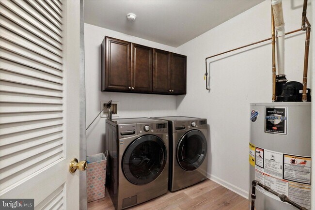 Building Photo - 535 Gerhard St