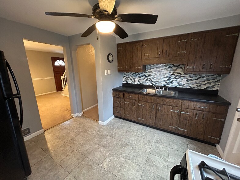 Building Photo - 190 Andrew Dr