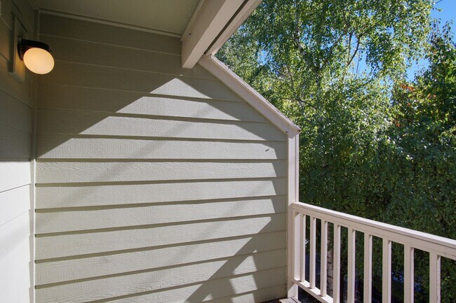 Building Photo - $250 OFF!! Lair Hill-Spacious & Updated 2-...