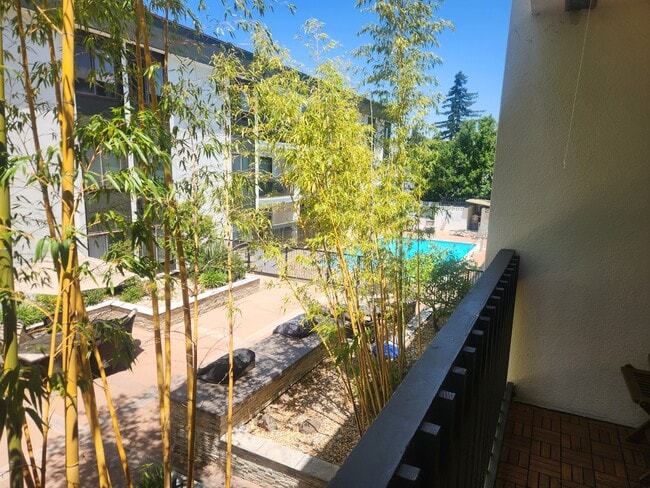 Building Photo - 316 N El Camino Real