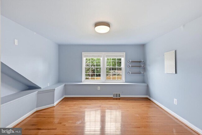 Building Photo - 1805 S Nelson St