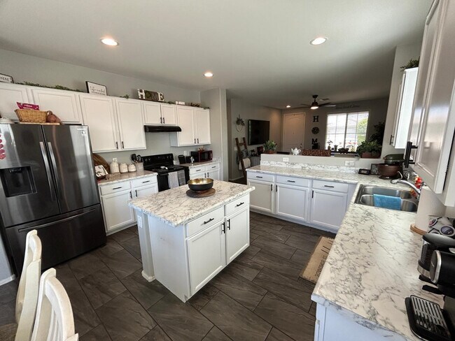 Building Photo - 17939 W Villa Chula Ln