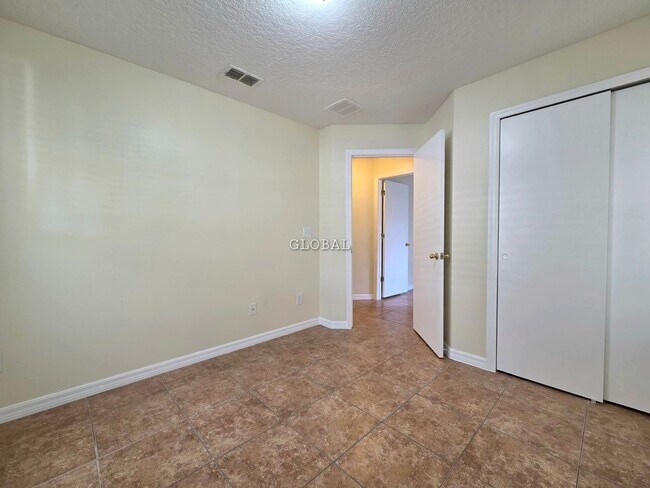 Building Photo - Majestic 4-Bed, 2-Bath Home in Avalon Park...