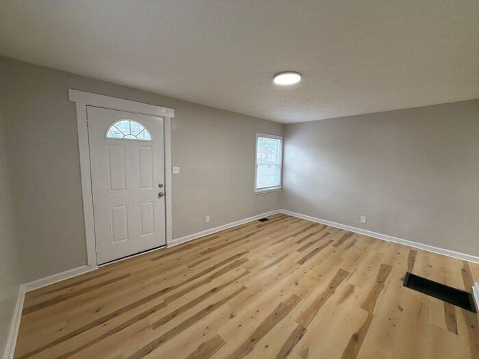 Building Photo - 3005 Linwood Ave