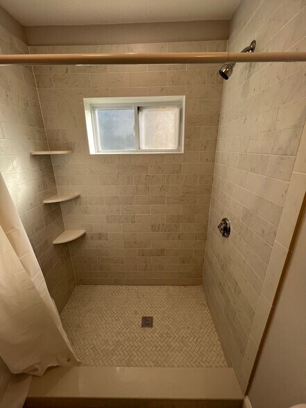 Building Photo - 29 Alpine St