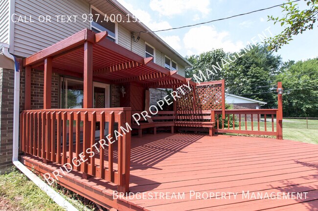 Building Photo - Spacious 4 Bedroom, 2.5 bath two story hom...