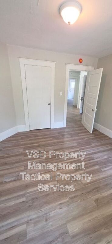 Building Photo - 1583 E 84th St