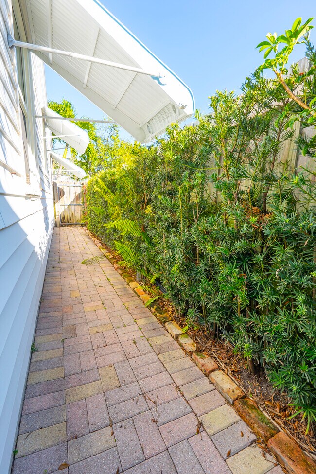 securely fenced all around - 1517 N Palmway