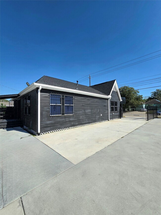 Building Photo - 616 Shaver St