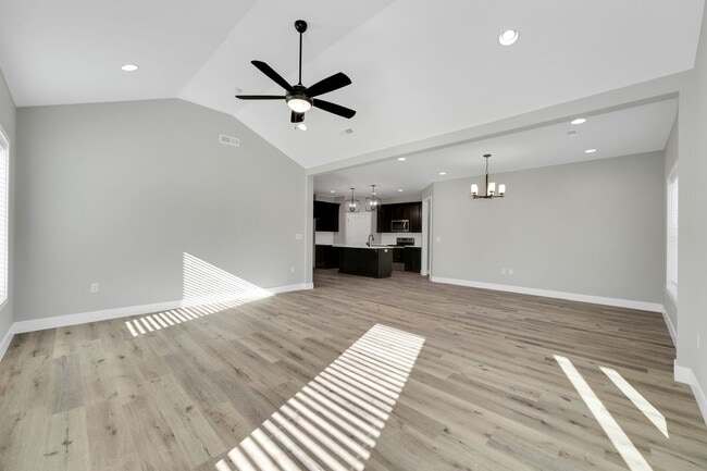 Building Photo - Hickory Village 55 Plus, LLC - 3700 E Cherry St Springfield, MO 65809