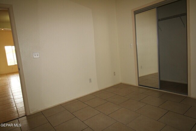Building Photo - 456 Passmore Rd
