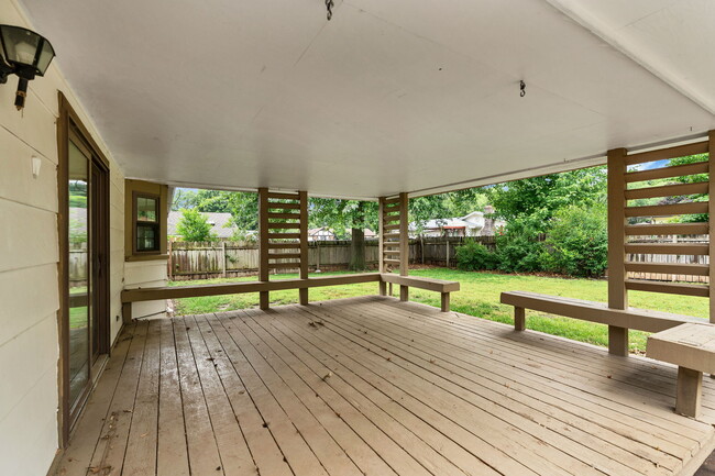 Building Photo - 1306 Brookfield Ln