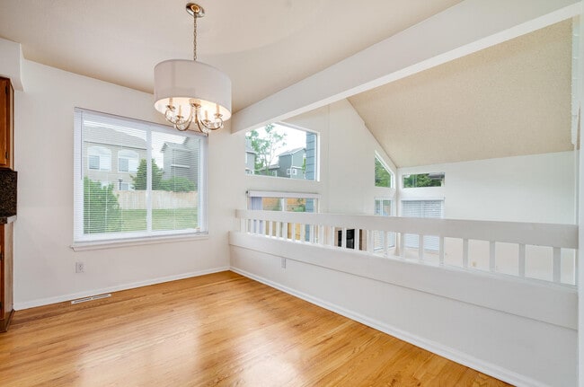 Building Photo - 1350 Knollwood Way