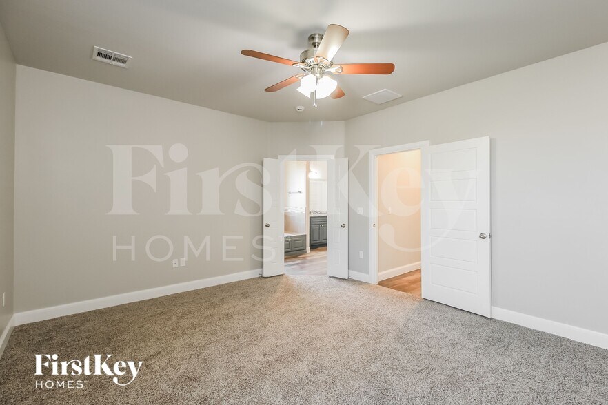 Building Photo - 13904 Hutchinson Pl