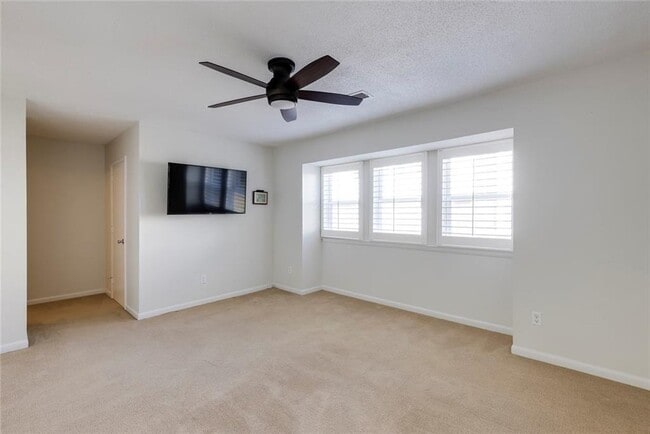 Building Photo - 7094 Stonington Dr NE