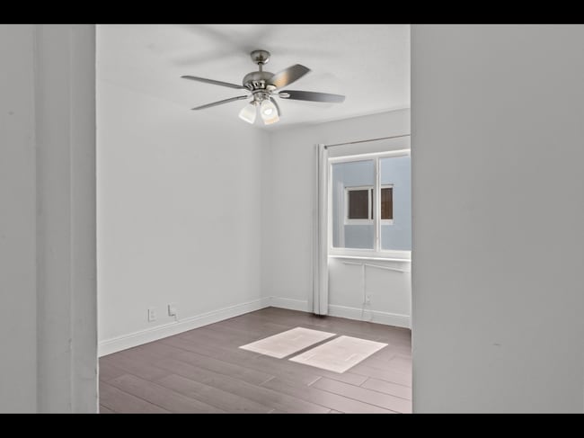 Building Photo - 2133 NE 56th Ct