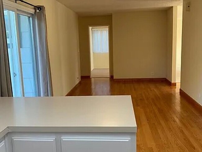Building Photo - CAMBRIAN AREA - Beautifully Maintained 3-B...