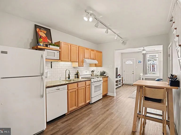 Building Photo - 115 Hermit St