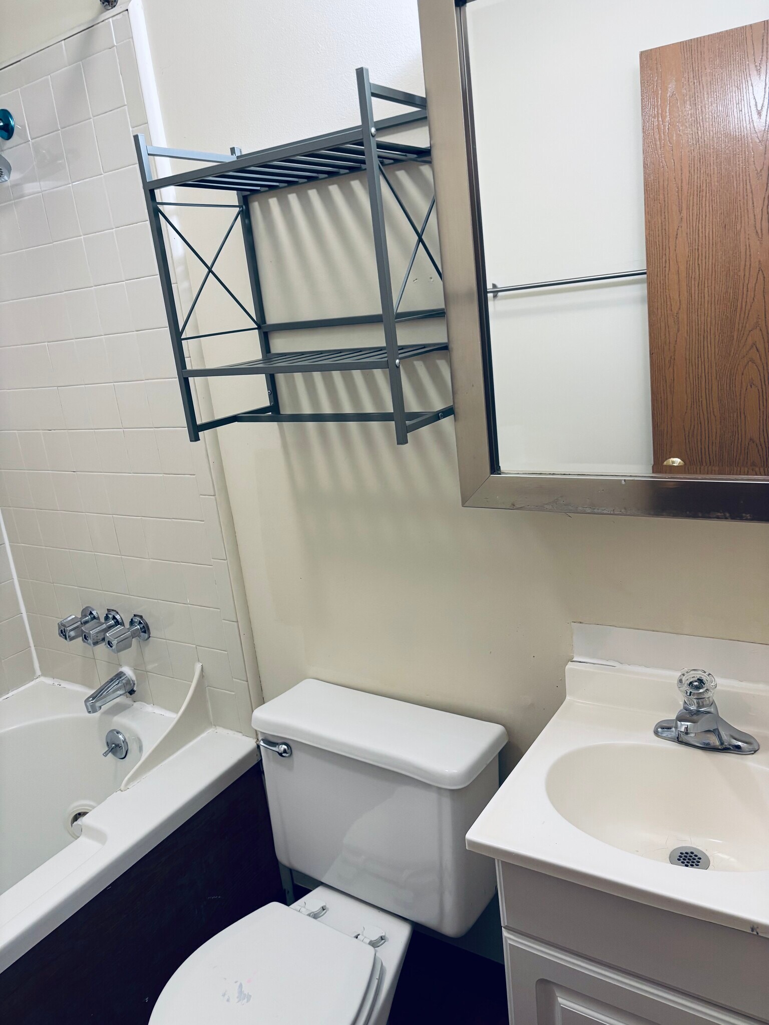 Building Photo - 102 McMillen Ave