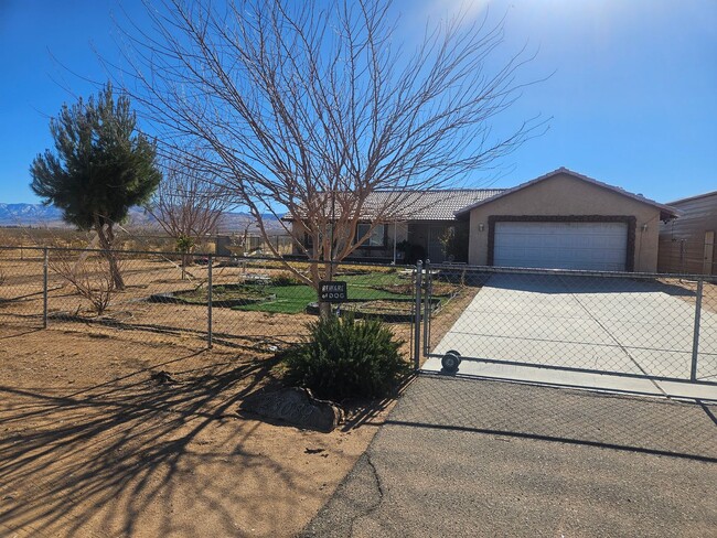 Primary Photo - 4 BEDROOM APPLE VALLEY HOME