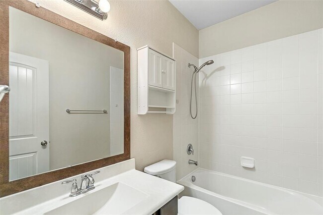 Building Photo - 2471 Garden Falls Dr