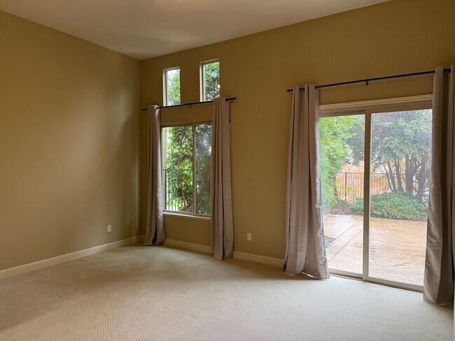 Building Photo - Beautiful 3 bedroom plus loft and office in highly sought Serrano community!