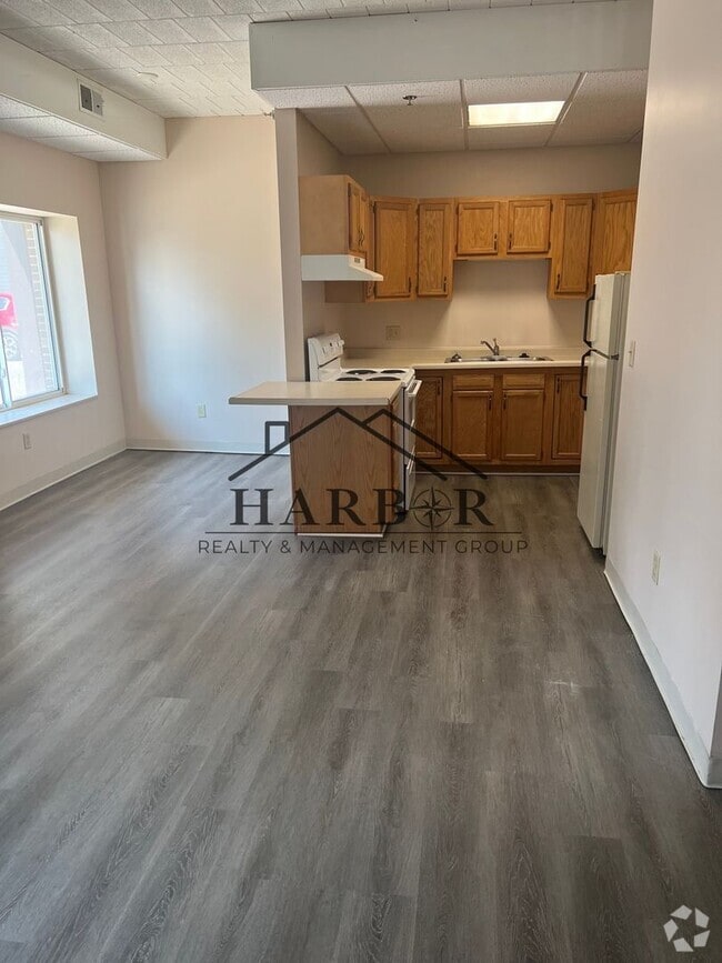 Building Photo - Oak Tree Flats - 1105 - 101