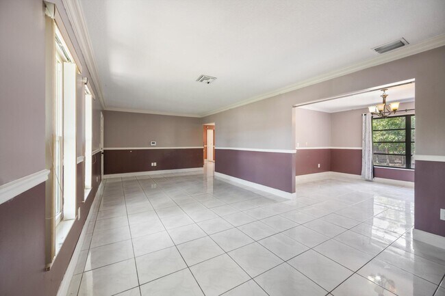 Building Photo - 4928 Marbella Rd S