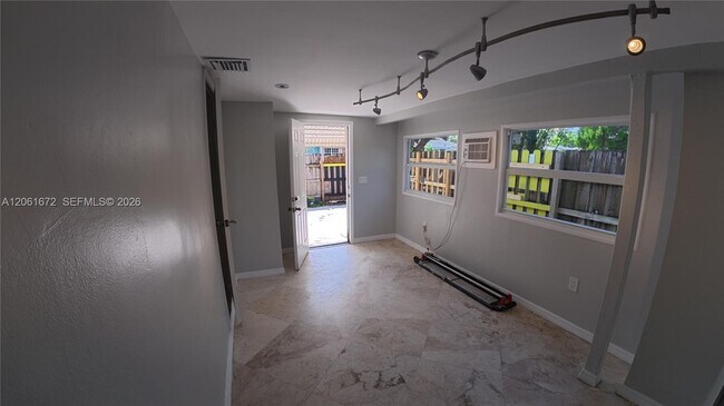 Building Photo - 5400 SW 36th St