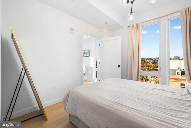 Building Photo - 30 Kennedy St NW