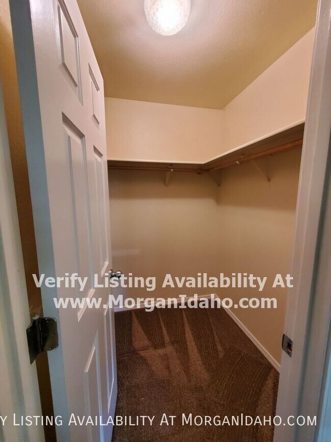 Building Photo - 655 W Waterbury Dr