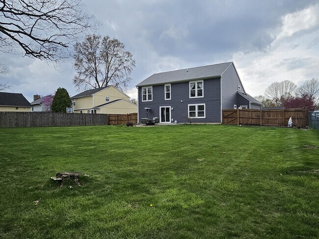 Building Photo - 7645 Bayridge Dr