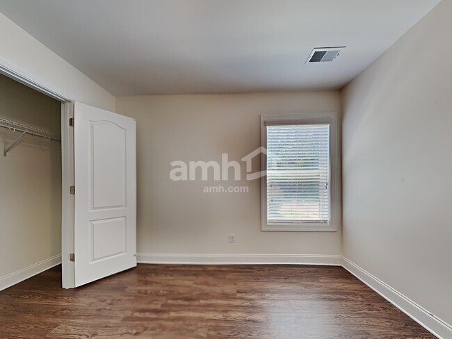 Building Photo - 111 Doral Blue Dr