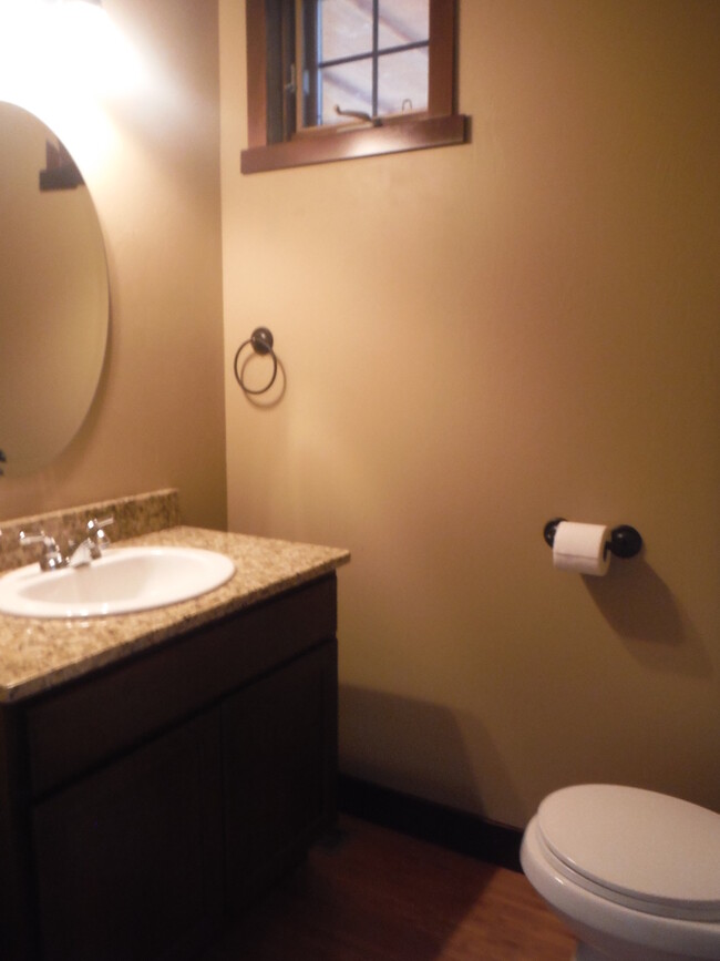 Building Photo - Gorgeous 3 Bedroom Condo- Across Street fr...
