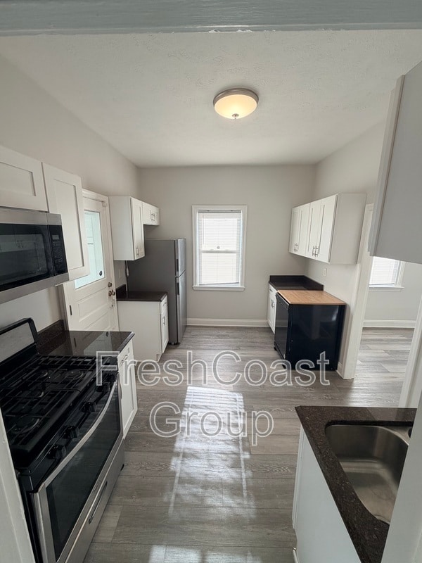 Building Photo - 2049 W 28th St