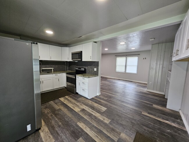 Building Photo - Farrell Triplex