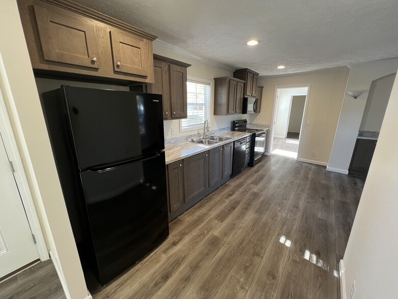 Building Photo - 258 Field Pine Dr