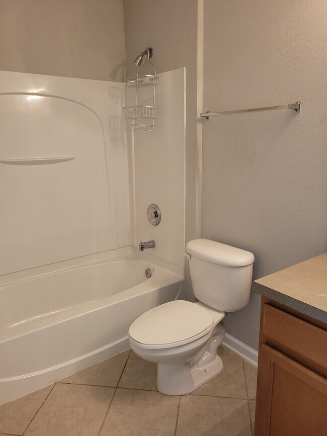 Building Photo - 301 Cherry Way